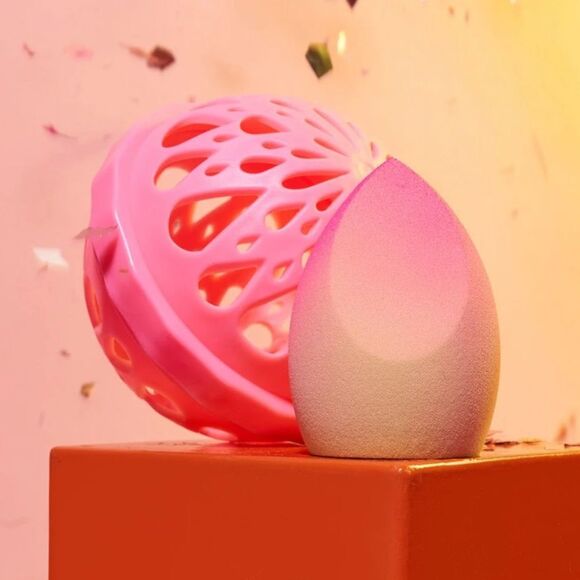 The Original MakeUp Eraser The Sponge - Picture 5 of 13